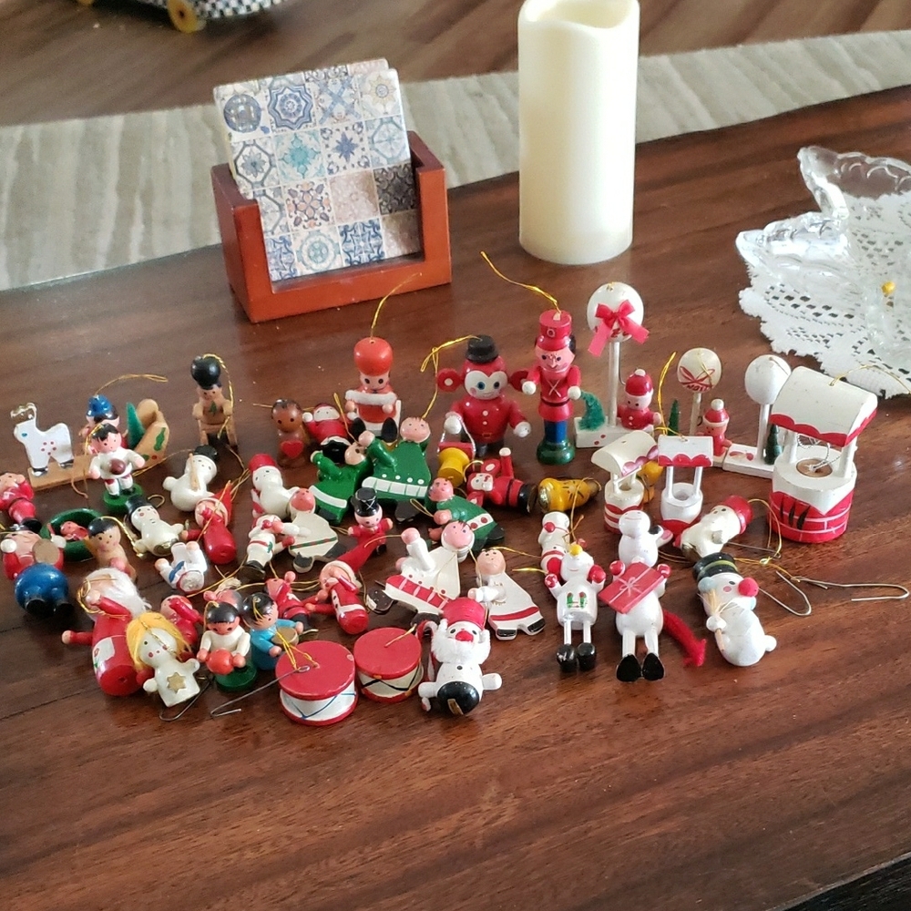 Festive Vintage, Wooden Christmas Ornaments Set